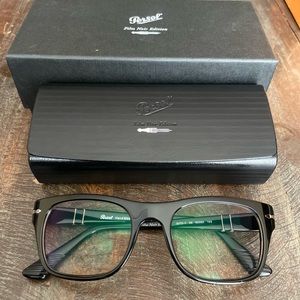 Persol
PO3070V Femme Fatale FILM NOIR EDITION 181